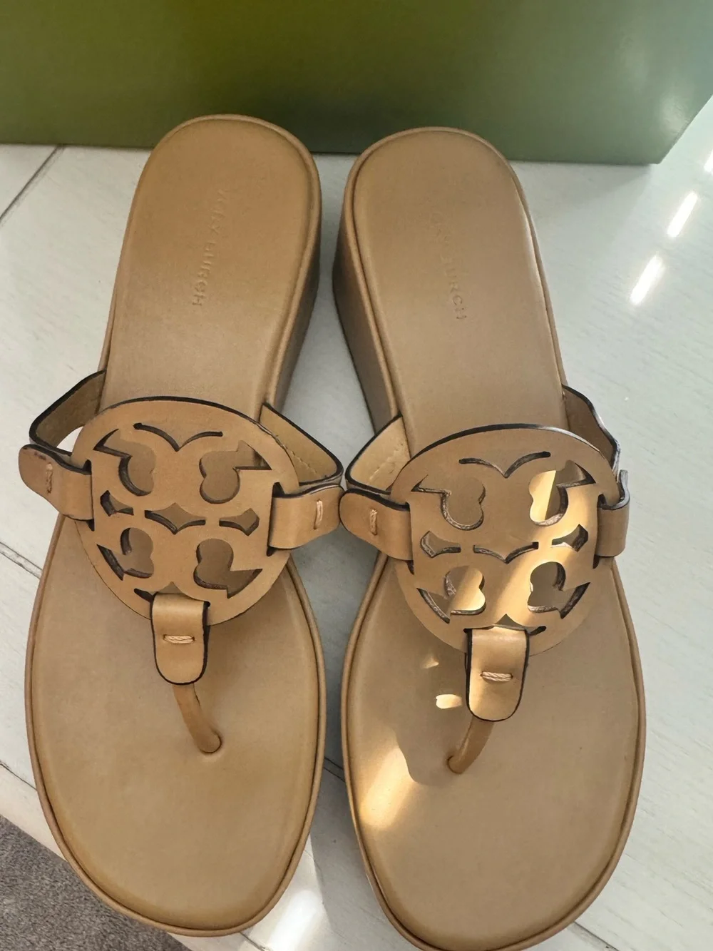 Like New!! Tory Burch Women's Tan Miller 25mm Wedge / Size 8.5